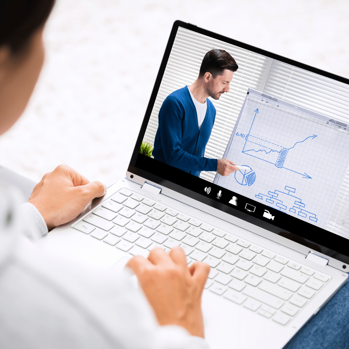 Bij QAducation kun jij online trainen.
